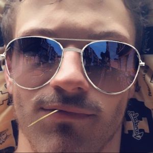 Meet your Posher, Ty